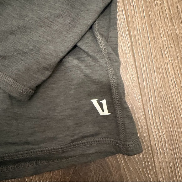 NWT Vuori Charcoal Pullover - Picture 4 of 8